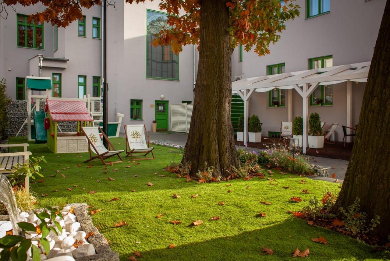 Hotel Pod Zelenym Dubem Bohumín エクステリア 写真
