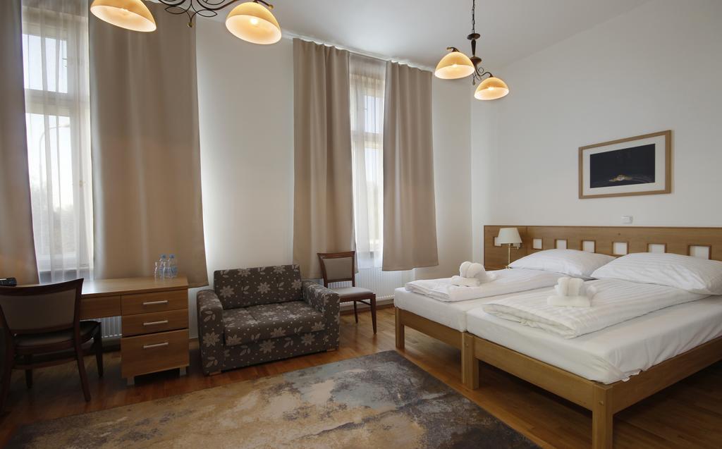 Hotel Pod Zelenym Dubem Bohumín 部屋 写真