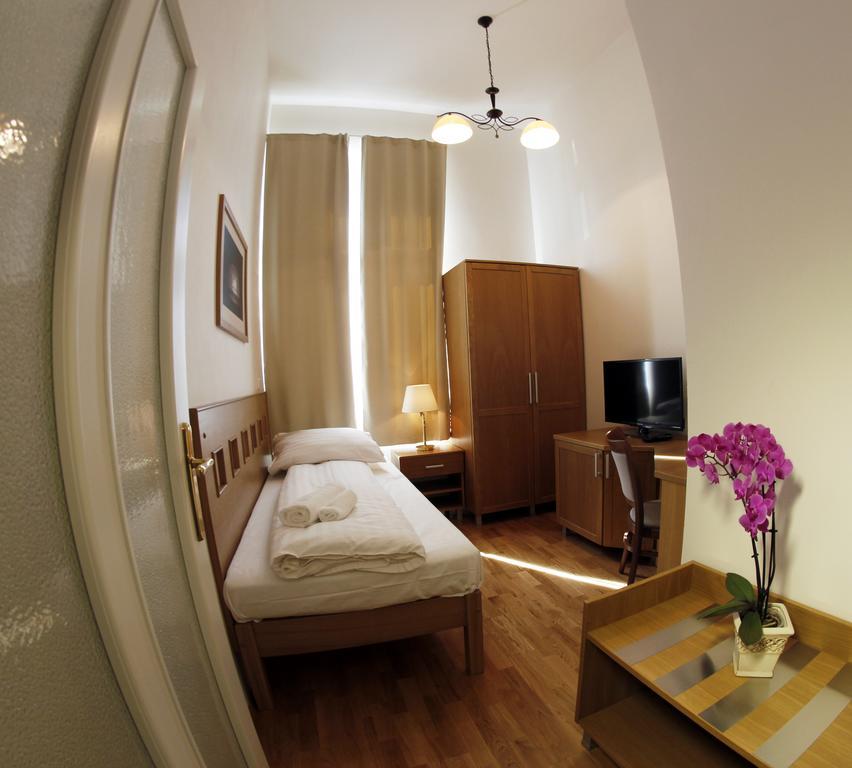 Hotel Pod Zelenym Dubem Bohumín エクステリア 写真