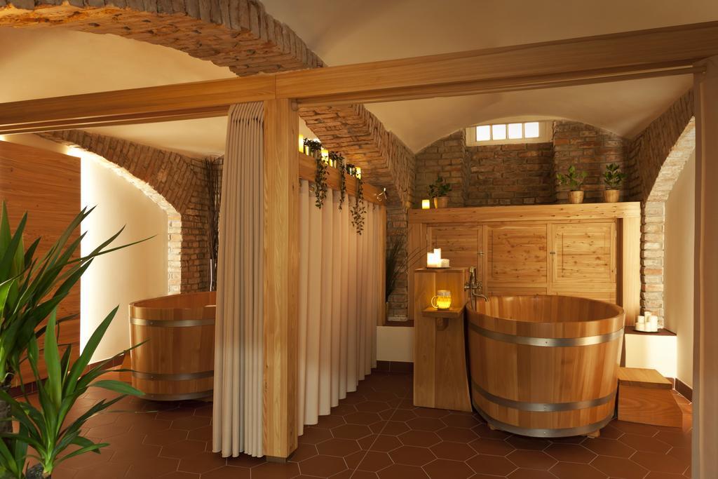 Hotel Pod Zelenym Dubem Bohumín エクステリア 写真